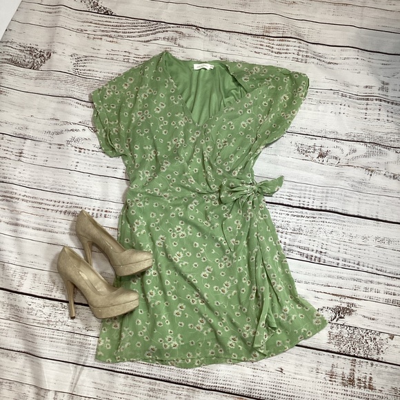301. All In Favor Light Green Wrap Dress EUC Size XL - Picture 1 of 5